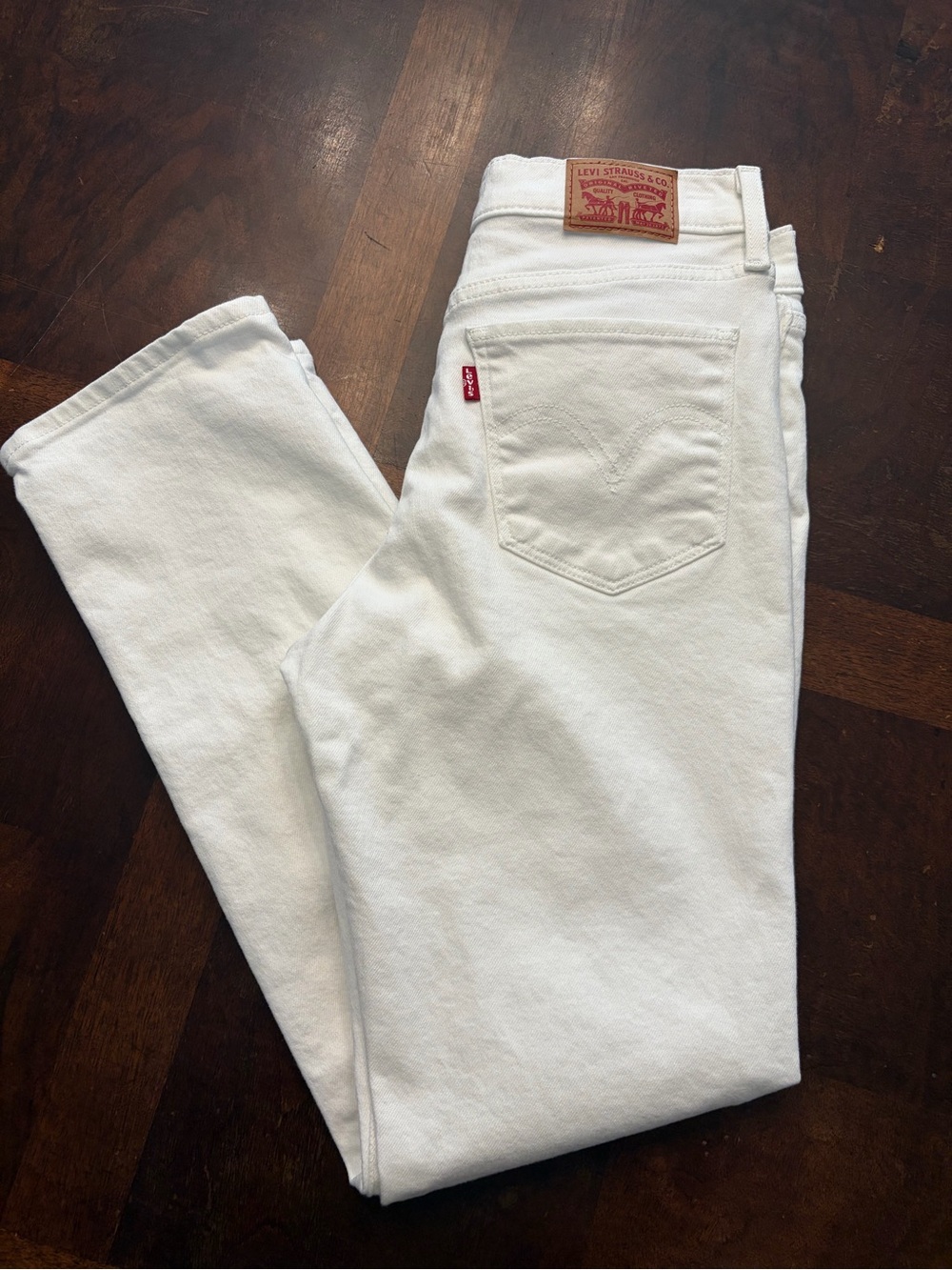 Preowned Levi’s Classic Straight White Jeans Size 4 Women’s
